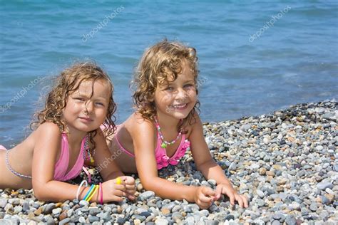 niñas en la playa fotos